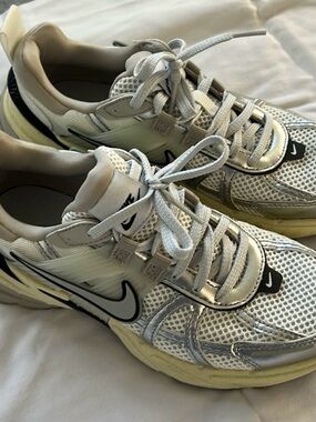 Nike Men’s White, Black and Cream Mesh Sneakers